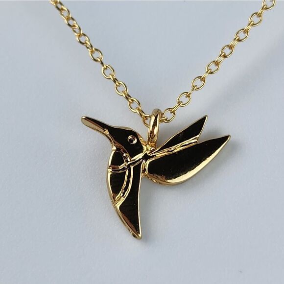 🔹️NWT Gold Toned Hummingbird Pendant Necklace - Picture 3 of 6